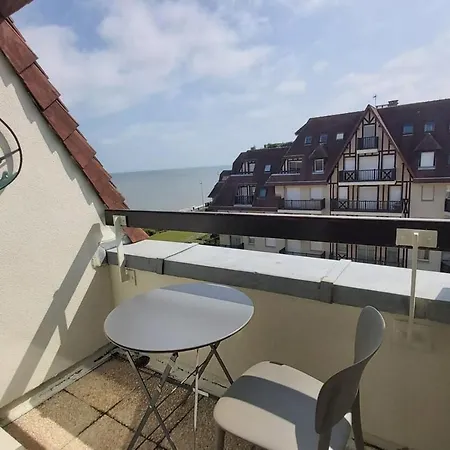Apt With Balcony And Sea View Near *
