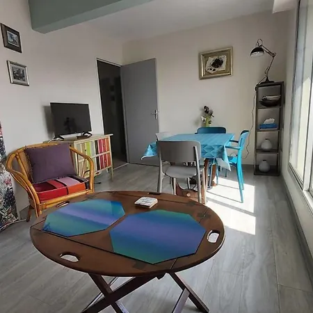 Apt With Balcony And Sea View Near Daire
