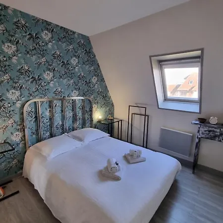 Apt With Balcony And Sea View Near *